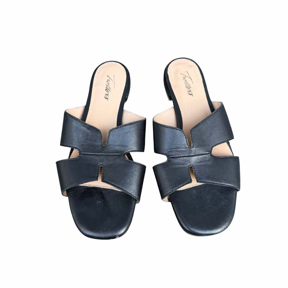 Size 7 Trotters Black Leather Cutout Slide Sandals